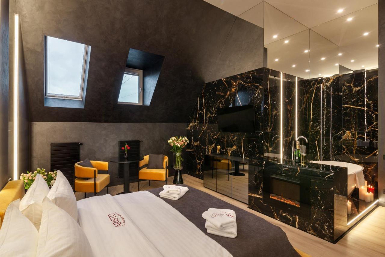 Aristo Jacuzzi Hotel 리비프 외부 사진