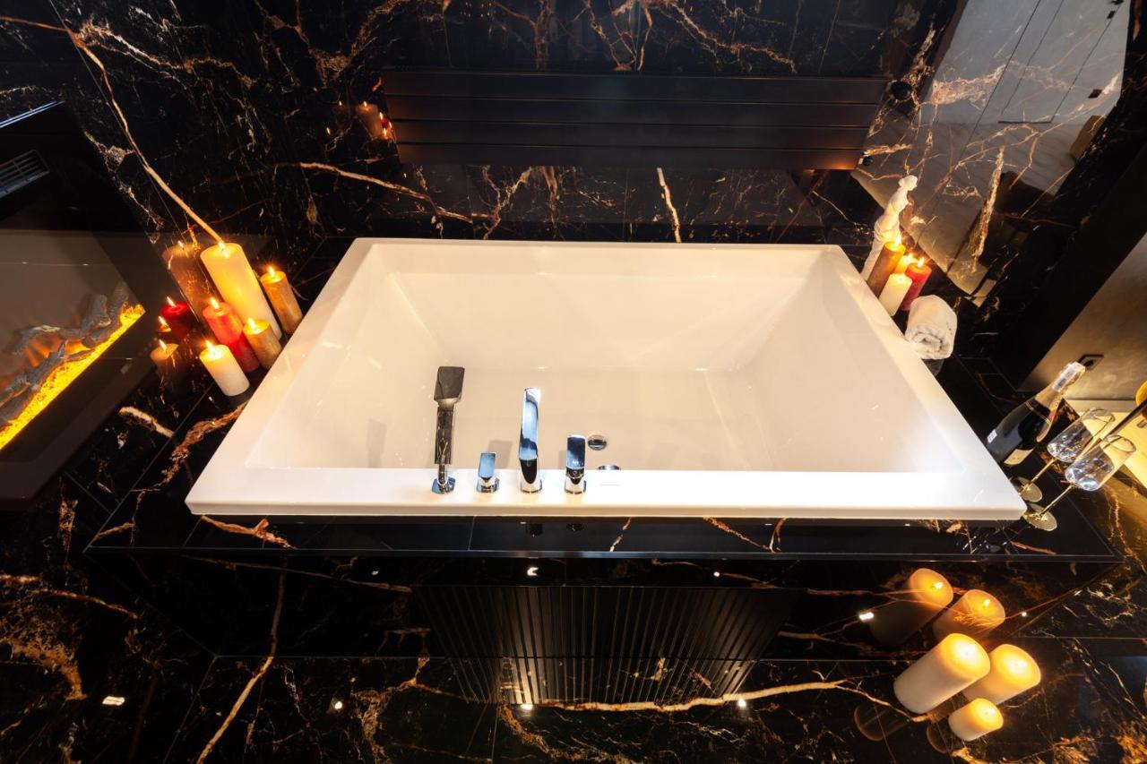 Aristo Jacuzzi Hotel 리비프 외부 사진