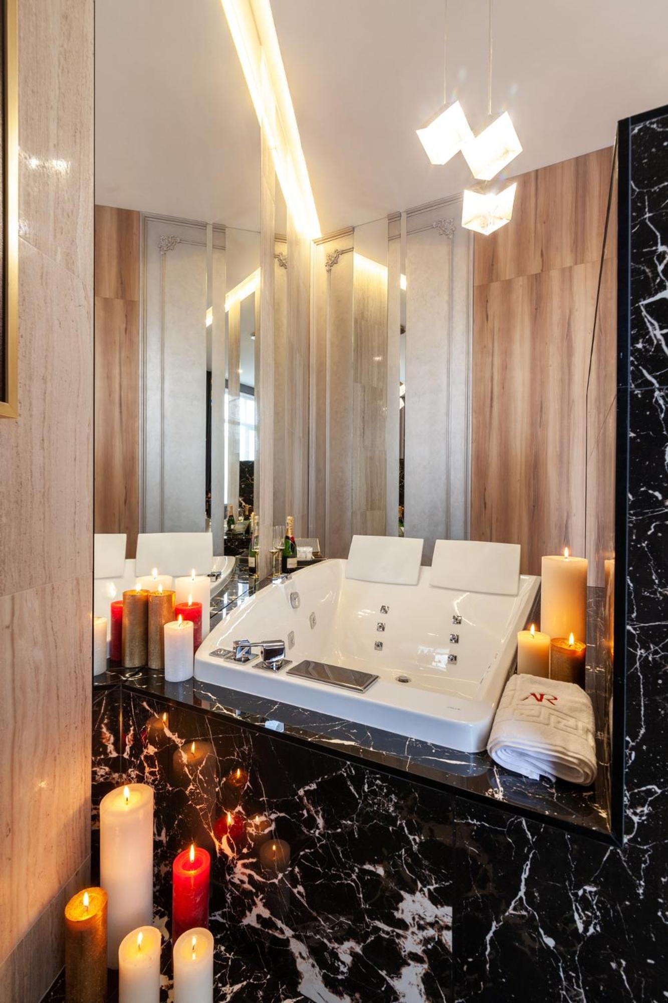 Aristo Jacuzzi Hotel 리비프 외부 사진